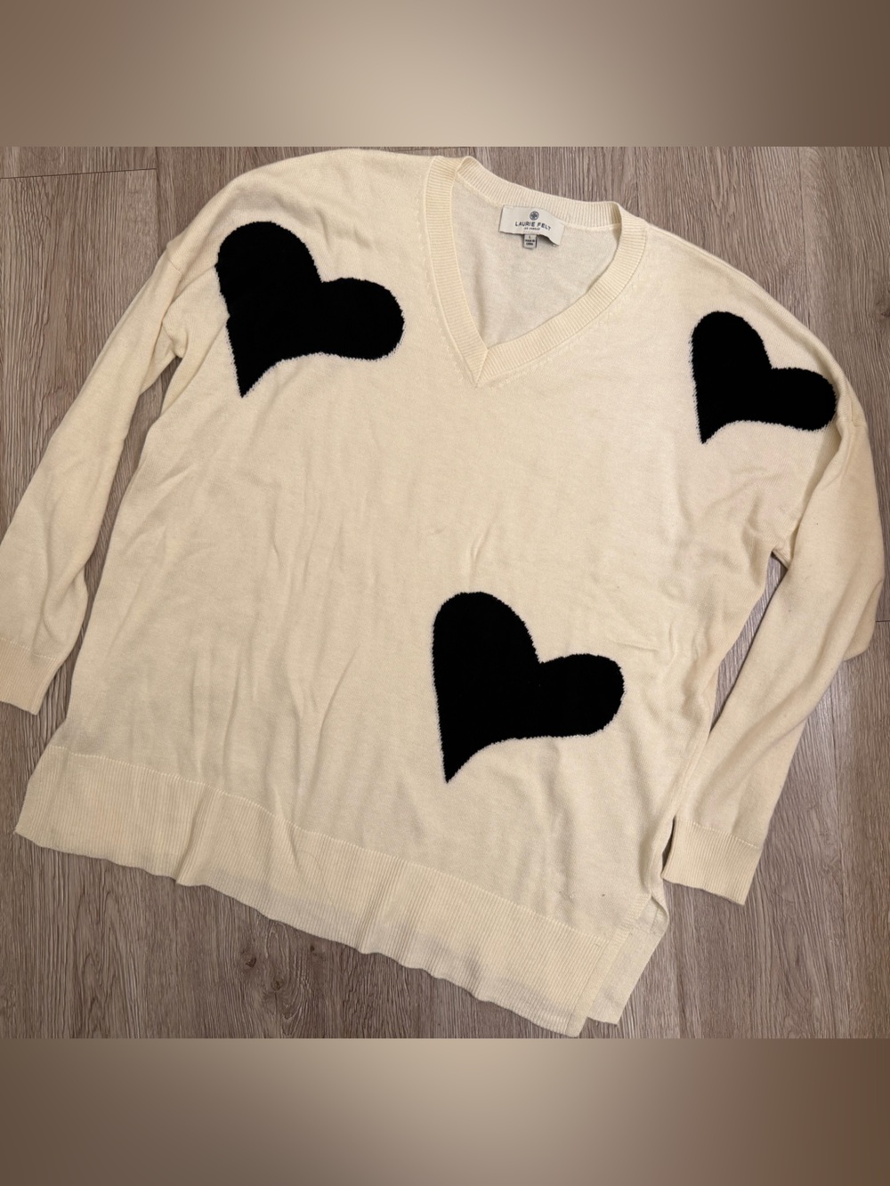 Laurie Felt Women's Cream V-Neck Sweater